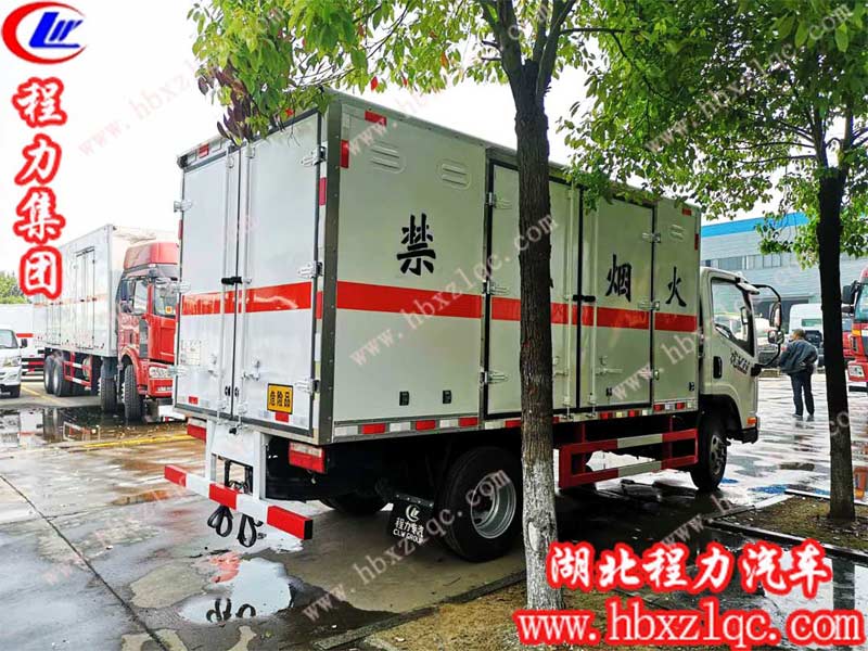 爆破器材運(yùn)輸車(chē)配置參數(shù) 爆破器材運(yùn)輸車(chē)配置參數(shù)
